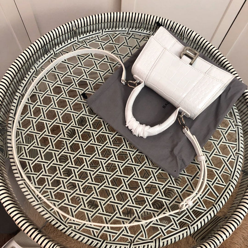Back view of everyday-luxe premium women's handbag – women's premium purse