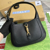 Handle and strap detail of modern premium women's handbag – women's designer-style accessory