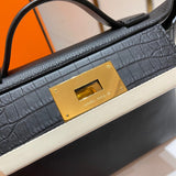 Effortless handbag styled for everyday wear
