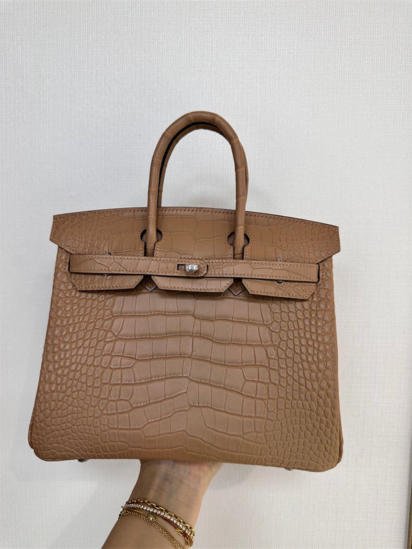  shopper bag interior and compartment view 15