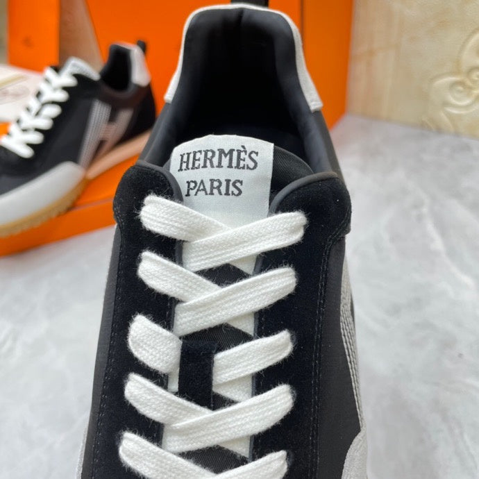 Hermès Camel Pointed-Toe Flats - Heel Detail View