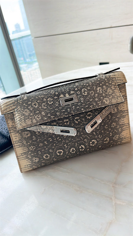  tote bag interior and compartment view 15