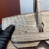 Streamlined structured bag front view 13