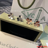 Full view of Van Cleef & Arpels unisex jewelry piece