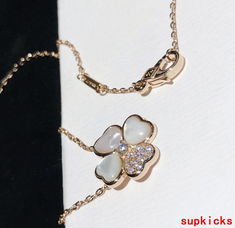 Close-up detail view of Van Cleef & Arpels unisex jewelry piece