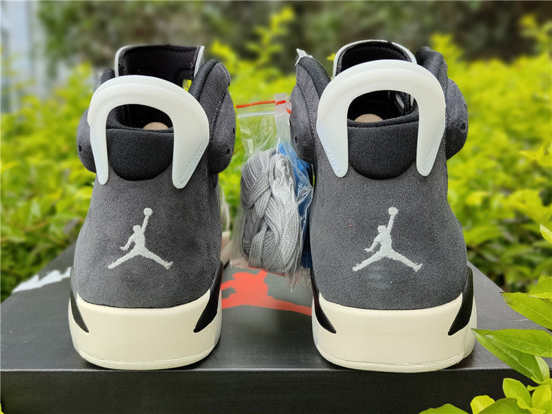 Nike Men's & Women's Designer Street Sneakers — Style 182 detail view