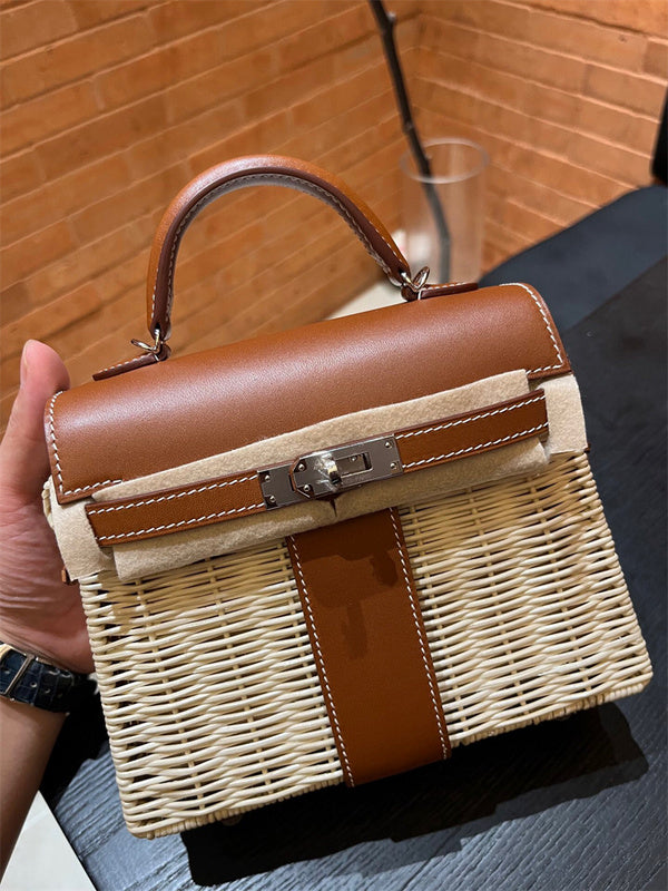  signature shopper bag detail view showing craftsmanship