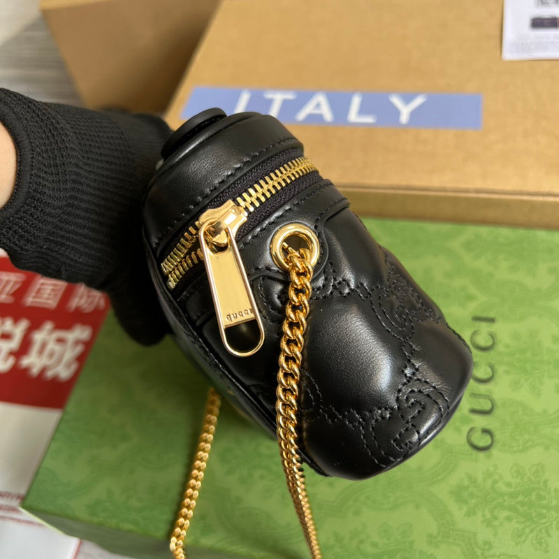 Handle and strap detail of everyday-luxe modern women's handbag – women's statement bag