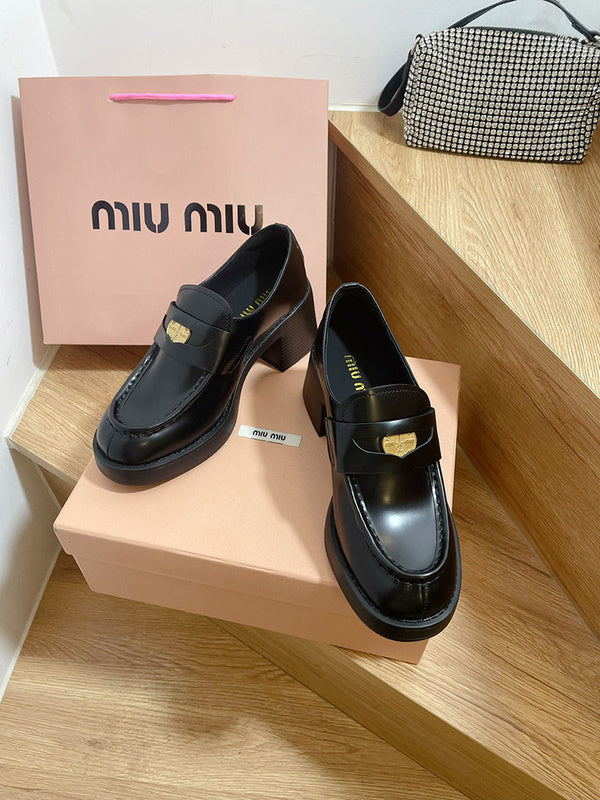 Three-quarter angle view of Miu Miu luxury piece style No.111