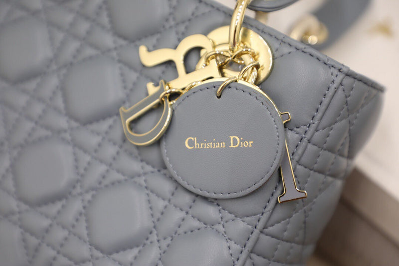 Back view of everyday-luxe classic women's handbag – women's premium purse