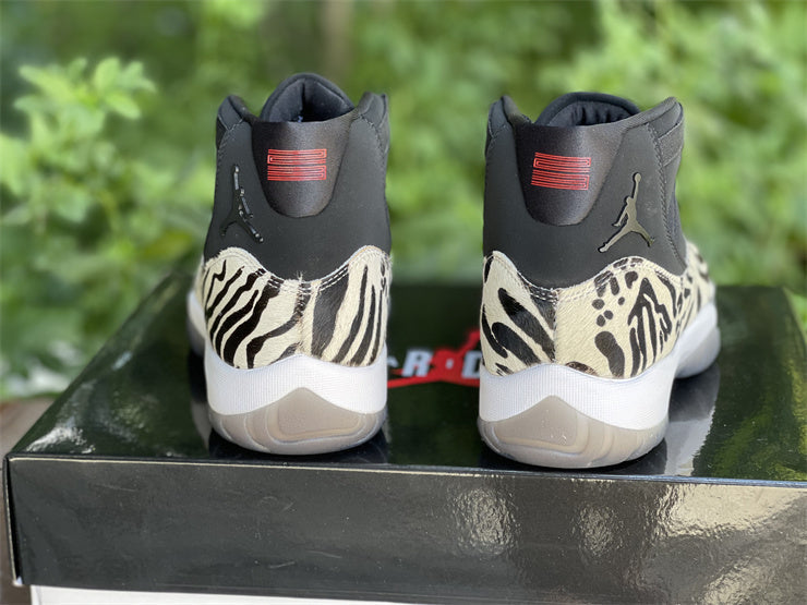 Nike Men's & Women's Luxury Fashion Trainers — Style 174 angle view