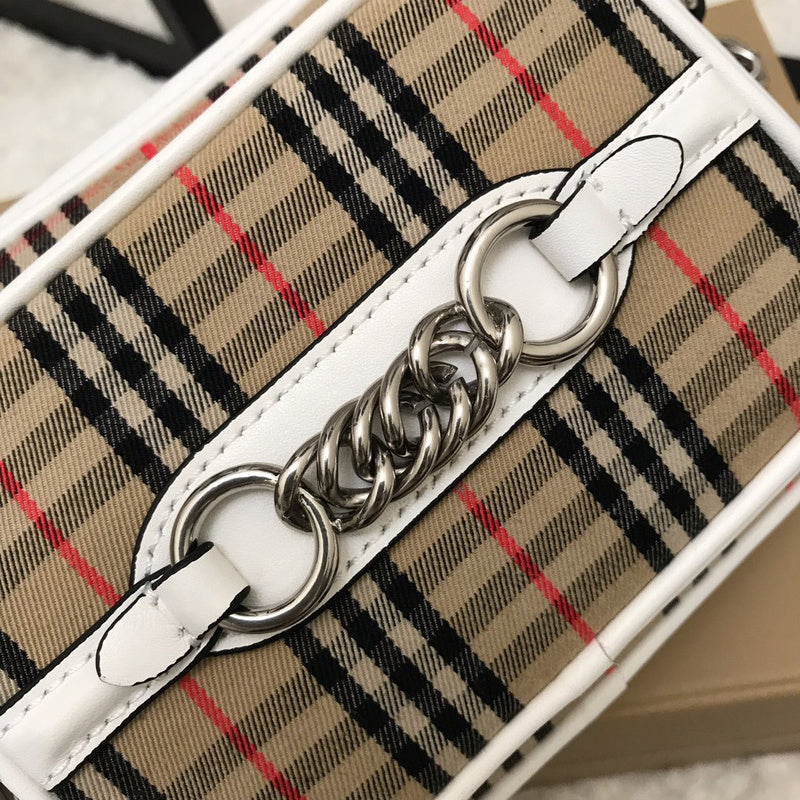 Ziva's Charm handbag – close-up view (one versatile size)