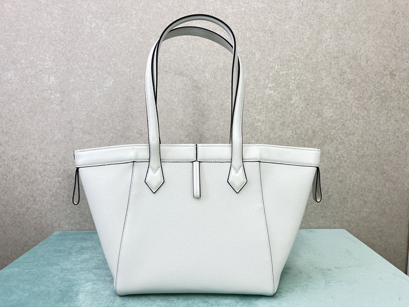 Ziva's Charm handbag – interior view (15cm*18.5cm*18cm)