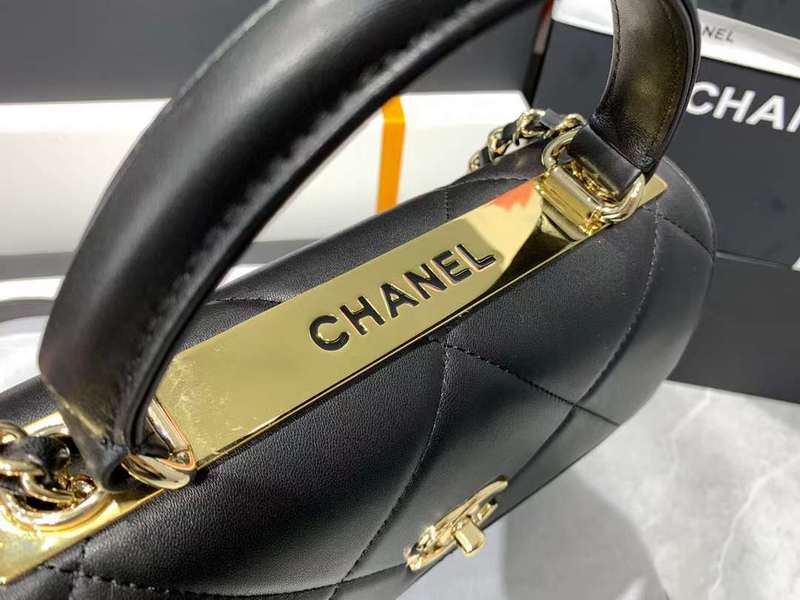 Zivas Charm Timeless Appeal Luxury Handbag (Structured Everyday Essential) – Styled Look