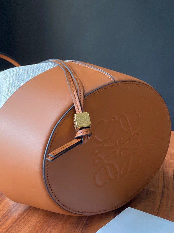 Ziva's Charm handbag – carry view (31cm*21.5cm*16cm)