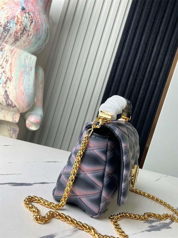  structured shoulder bag styled with outfit 36