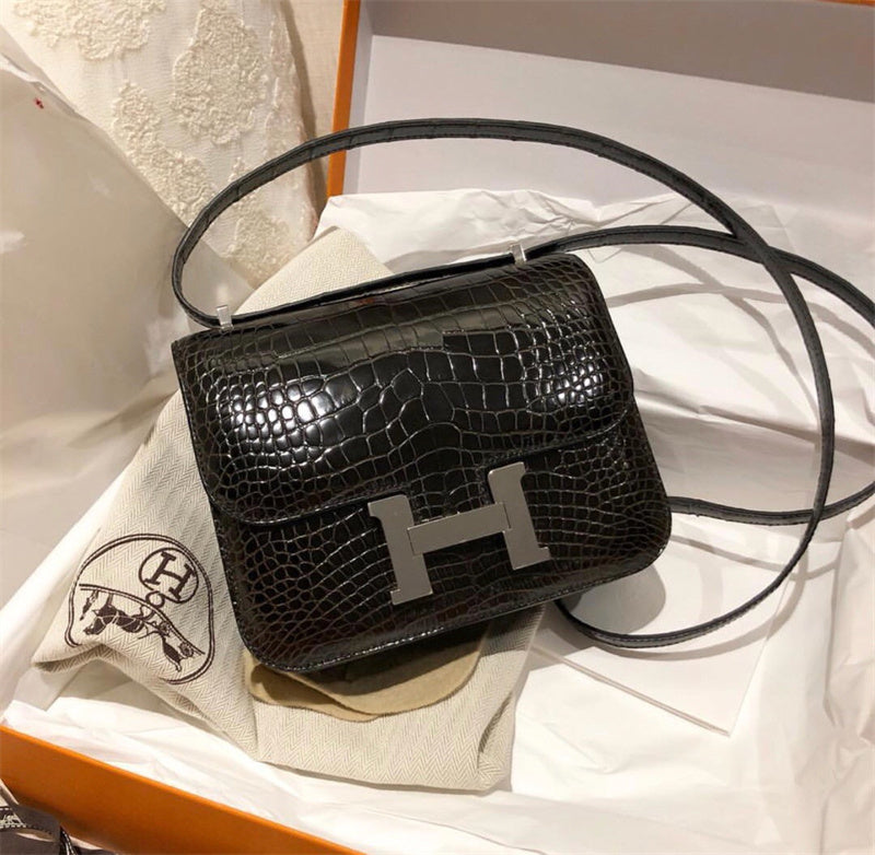  Curated everyday bag front view