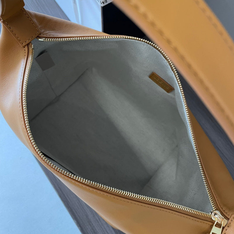 Ziva's Charm handbag – front view (21cm*17cm*12.5cm)