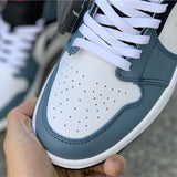 Nike Men's & Women's Premium Low-Top Trainers — Style 001 hardware detail
