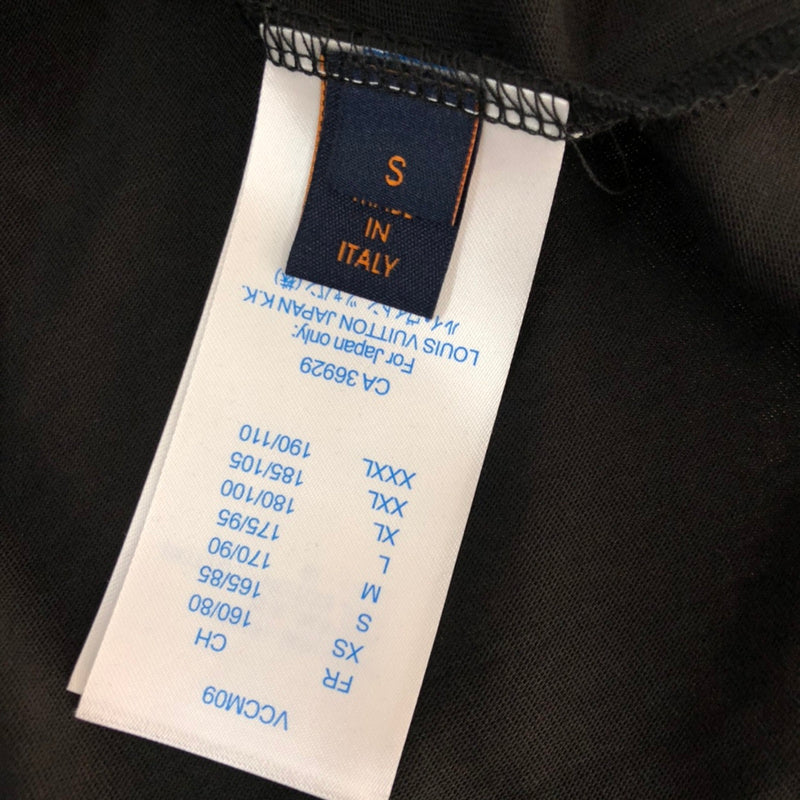 Side profile of Louis Vuitton cotton t-shirt with everyday silhouette