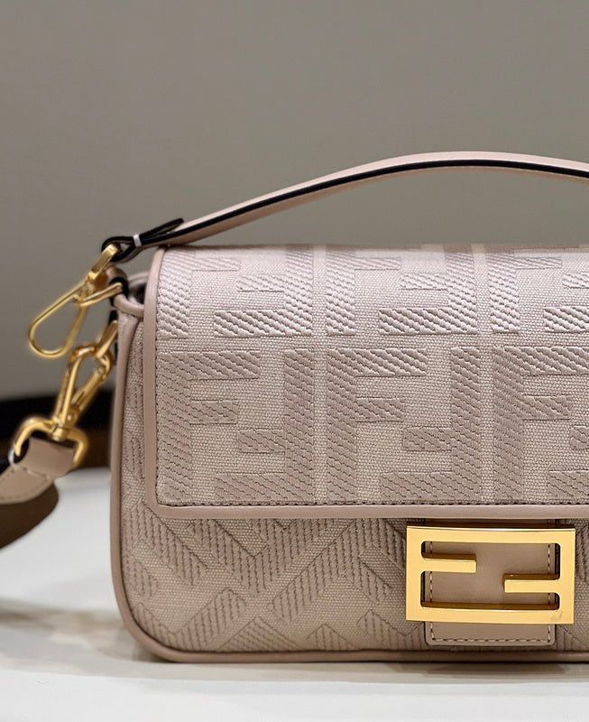 Ziva's Charm handbag – detail view (27cm*7cm*14cm)