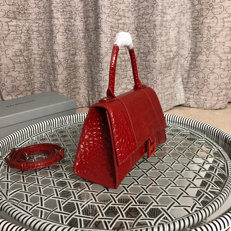 Interior view of premium polished women's handbag – women's luxury accessory