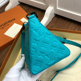 Handle and strap detail of refined statement women's handbag – women's everyday handbag