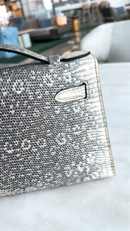  structured tote bag styled with outfit 12