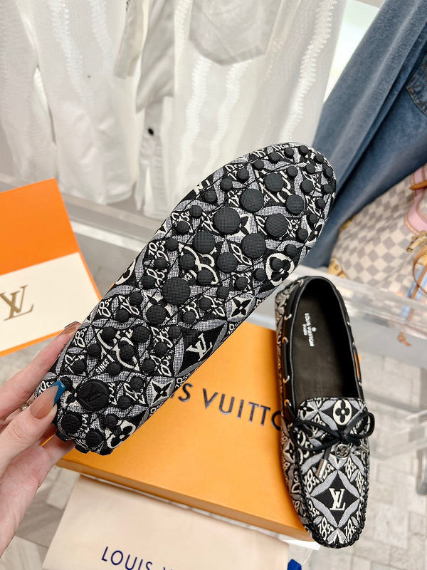Louis Vuitton shoes Style 320 - side profile detail (alternate angle)