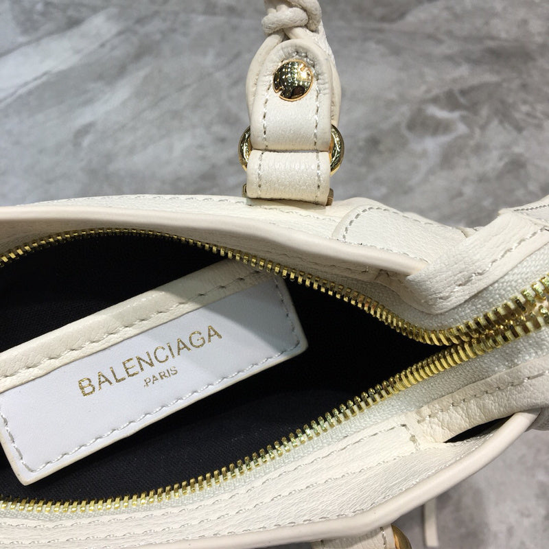 Structured Faux Leather Handbag - Premium Craftsmanship Detailing | Women's Statement Accessory #687 - texture close-up (image 9) of designer-inspired handbag