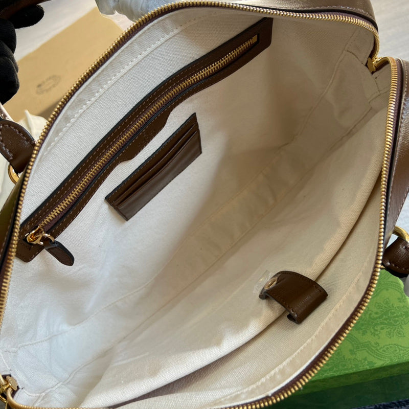 Handle and strap detail of premium modern women's handbag – women's premium purse