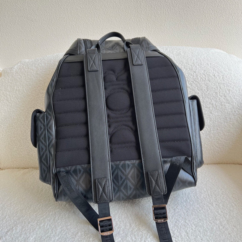 Side profile of structured polished women's handbag – women's everyday handbag
