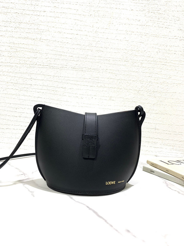 Ziva's Charm handbag – lifestyle view (14cm*17cm*11.5cm)
