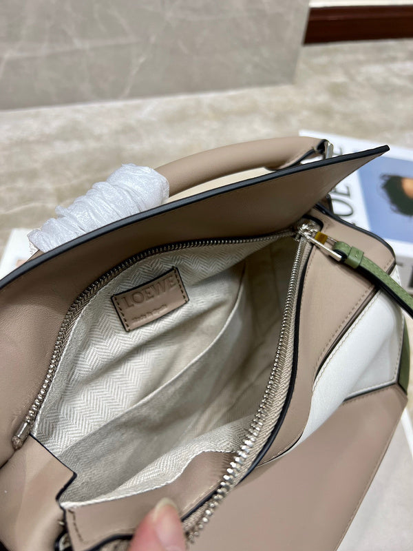 Ziva's Charm handbag – front view (18cm*12.5cm*8cm)