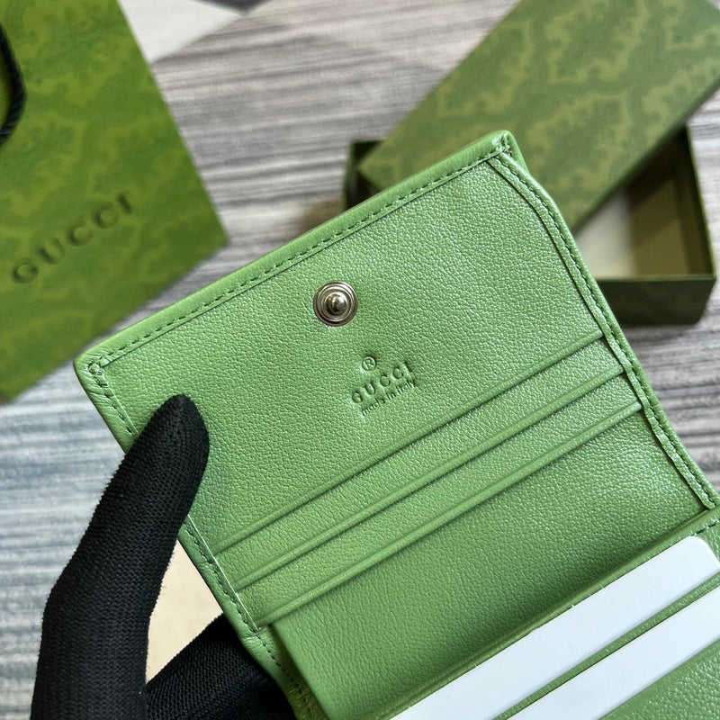 Close-up detail of everyday-luxe refined women's handbag – women's luxury handbag
