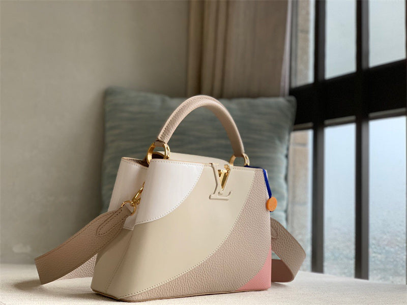  shoulder bag interior and compartment view 15