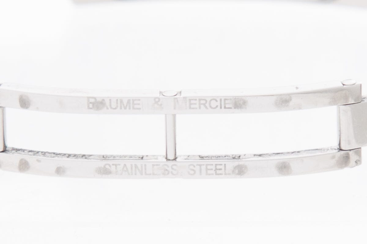 Angled view of Baume & Mercier unisex watch