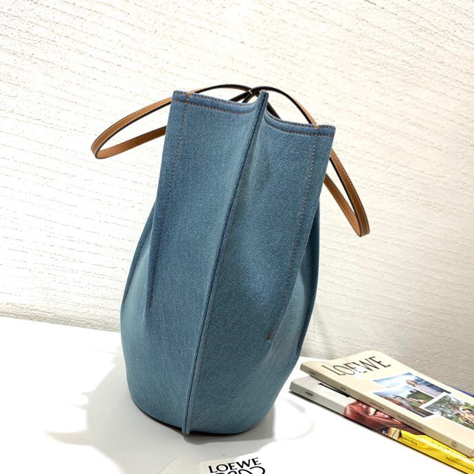 Ziva's Charm handbag – interior view (39cm*34.5cm*16cm)