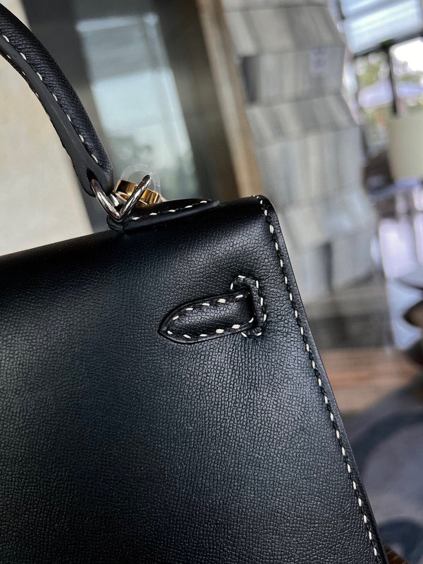 Streamlined handbag styled for everyday wear