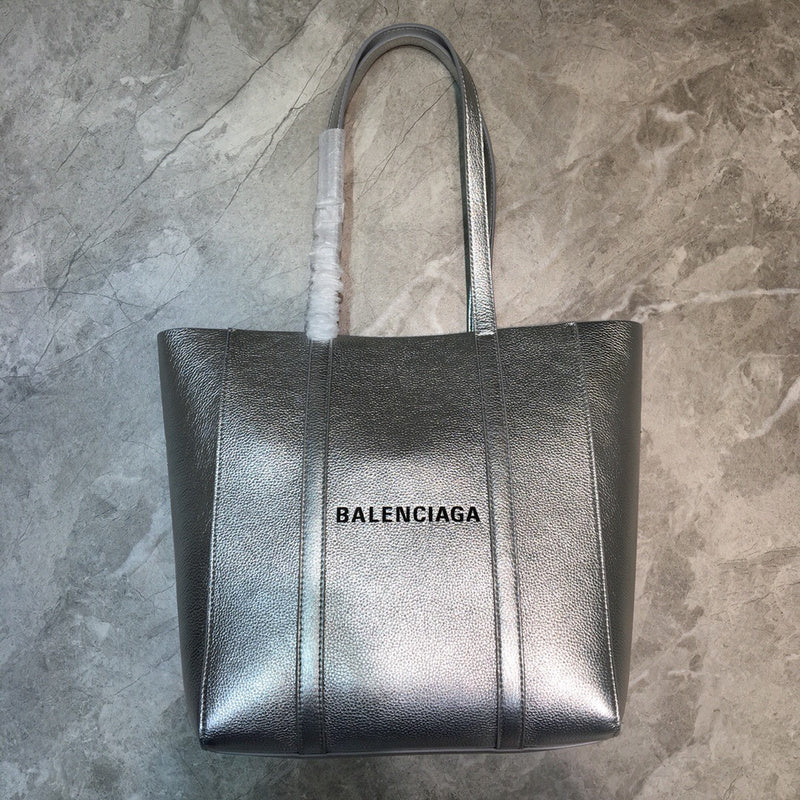 Contemporary Vegan Leather Handbag - Versatile Everyday Design | Women's Luxury Handbag #926 - close-up detail shot (image 3) of designer-inspired handbag
