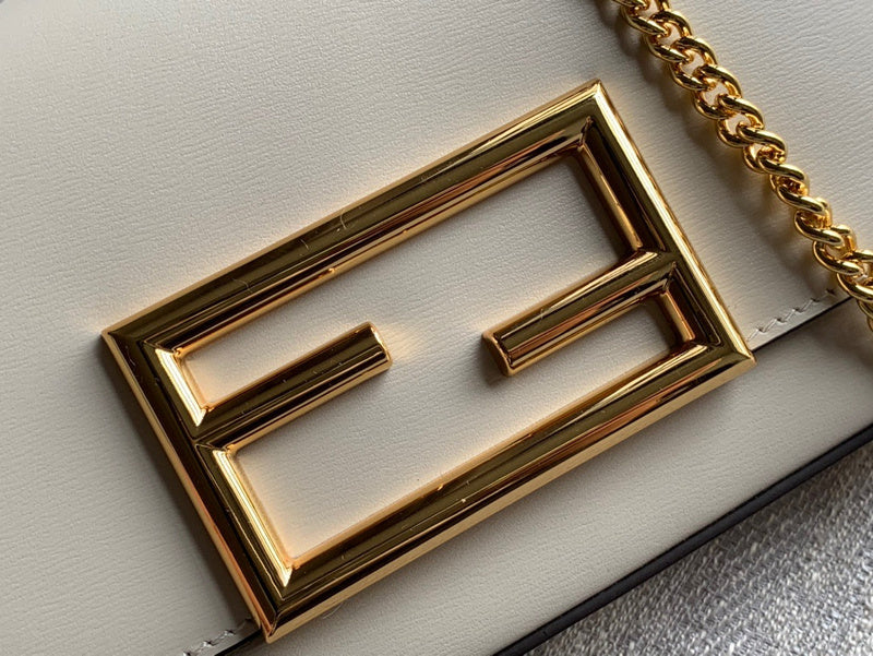 Ziva's Charm handbag – detail view (21.5cm*3cm*13cm)