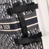 Handle and strap detail of everyday-luxe premium women's handbag – women's luxury accessory