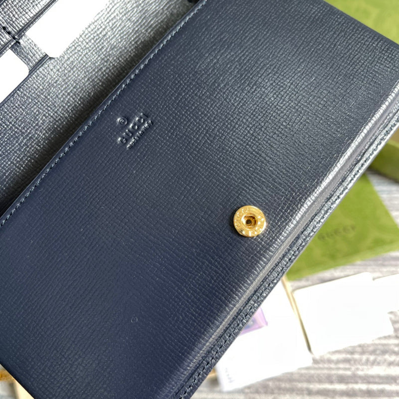 Interior view of everyday-luxe modern women's handbag – women's everyday handbag