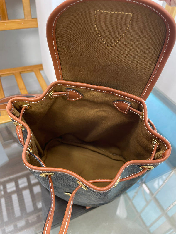 Side profile of refined modern women's handbag – women's luxury accessory