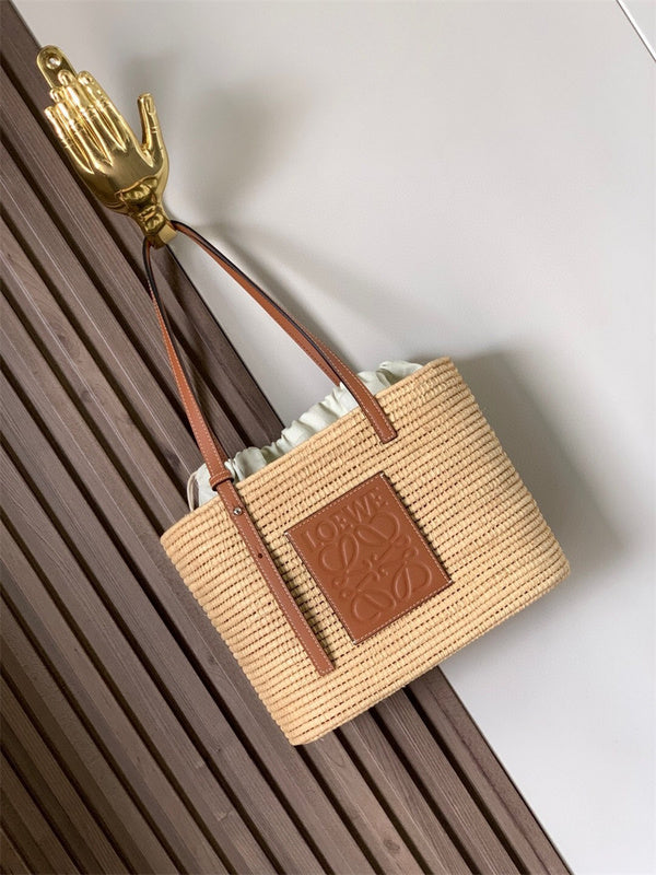 Ziva's Charm handbag – front view (27cm*20cm*10cm)