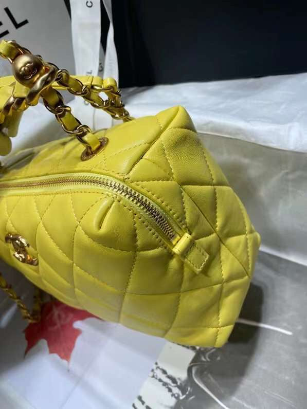  women's handbag, versatile design, view 3