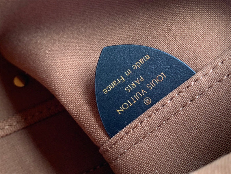  satchel interior and compartment view