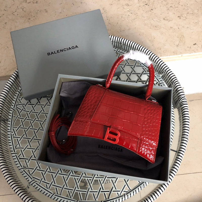Front view of premium polished women's handbag – women's luxury accessory