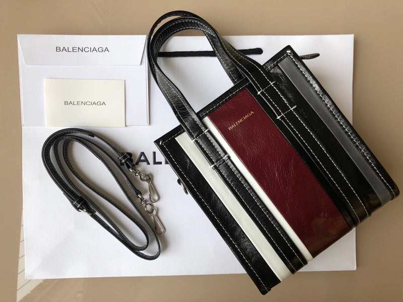 Effortless Premium PU Leather Handbag - Premium Craftsmanship Detailing | Women's Everyday Carry Handbag #938 - side angle view (image 2) of designer-inspired handbag