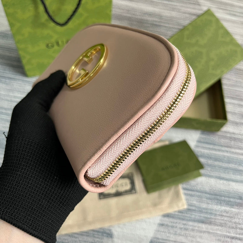 Styled lifestyle shot of structured premium women's handbag – women's everyday handbag